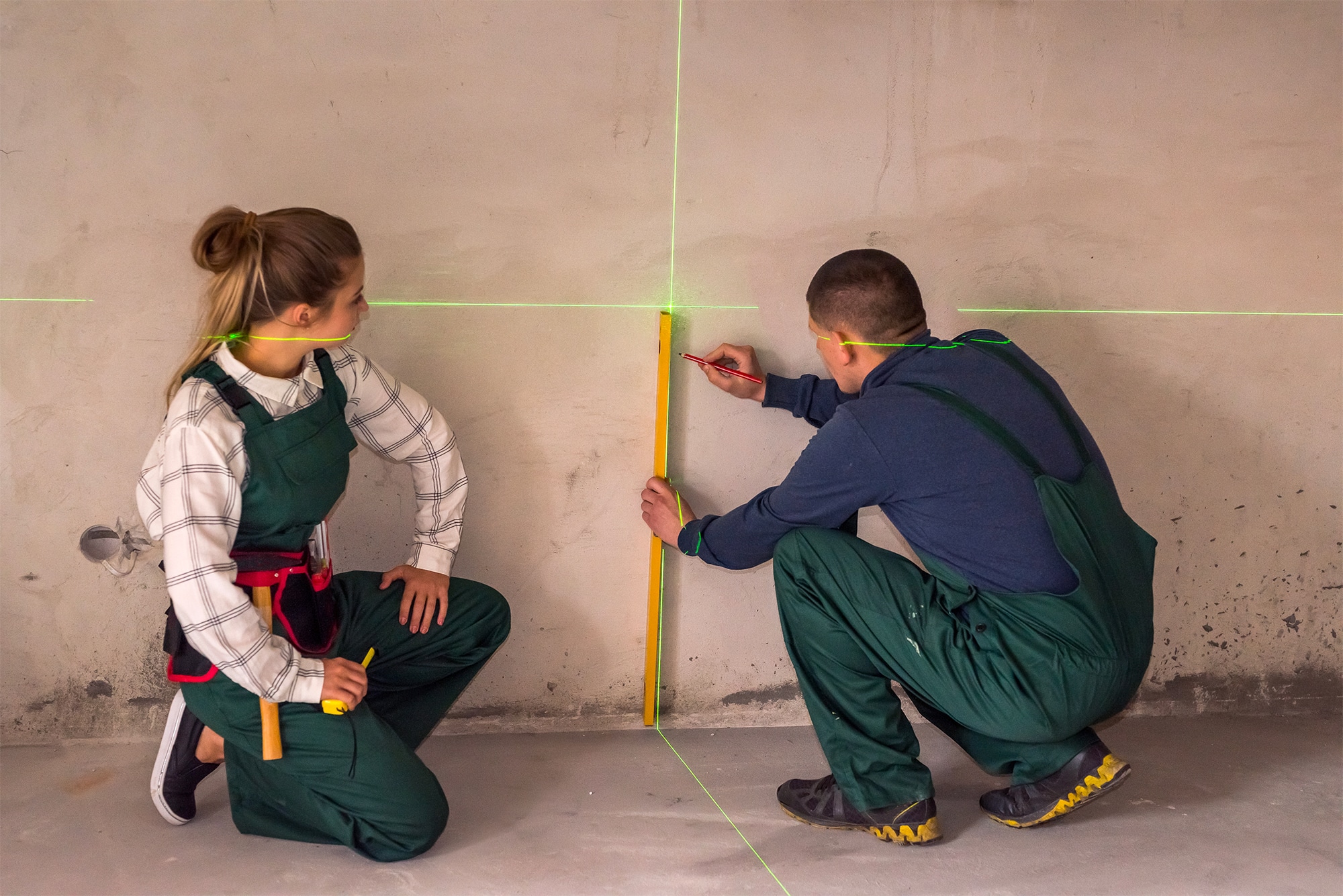 How to use a laser level